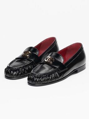 CHANEL Loafers Black Chanel Mocassins 
Black Crumpled Shiny Lambskin SZ 39 BNIB